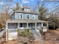 Suite 1, Quick Stroll to Downtown Black Mountain