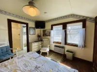 Studio COTTAGE # 2- WALK to Keyes Memorial BEACH Barnstable- Hyannis