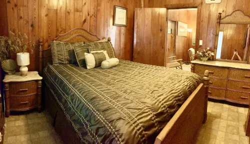 Charming 2br / 1ba Cottage < 2 Min Walk From Beach on Anna Maria Island Florida