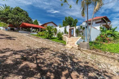 Buen Tiempo Guayabitos    4 a 18 personas Hotel di 