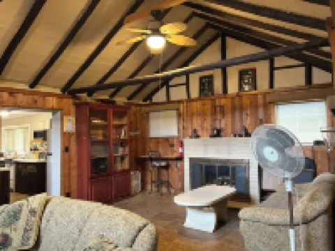 Contactless Check In -- Sand Point Private Lake/Beachfront Cottage