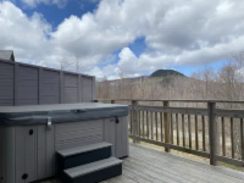 Jay Peak 4BR/3.5BA Ski-in/out Townhome