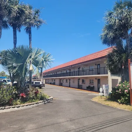 Modern Condo - 3min walk to beach, 2min to Matanzas river