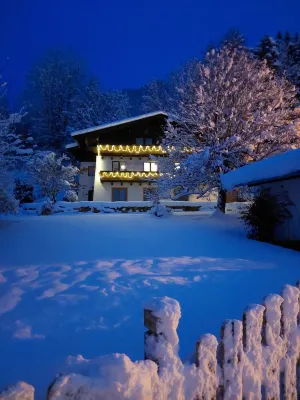 Spacious apartment to relax in quiet neighborhood Hotels in Saalfelden am Steinernen Meer