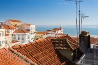 Sol III- Center of old Lisbon Tajus View /Air conditioning