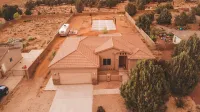 Entire Duplex - Sleeps 10 - Mountain View & Sport Court - Close to Zion NP Hotels in Apple Valley