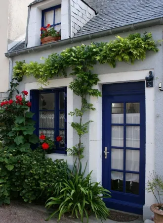 Little  fisherman house 300  meters to the sea... Отели рядом с достопримечательностью «Остров Татиу»