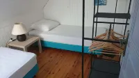 House 2 to 10 people with indoor heated pool in Belle Île Phare de Goulphar附近的飯店