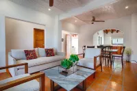 Brand new modern home w pool- perfect for groups
