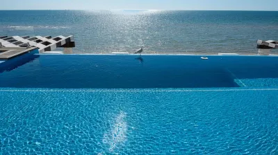 A Hidden Paradise: Spacious Beachfront Oasis - Perfect for Families and Retreats Hotel di 