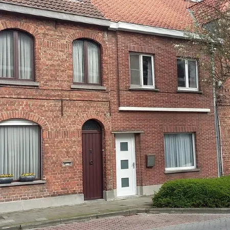 3 rooms, 2 bathrooms, near centre, free parking, free wifi, sunny garden