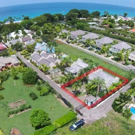 Beautiful West Coast villa, shared pool, Inc Fairmont Beachclub access for four.