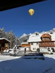Hut with a view of the Dachstein and direct access to the ski and cross-country slopes.