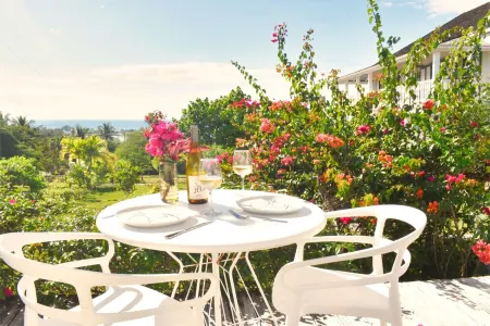 1BR Hillside Cottage on Peaceful Private Estate