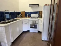 Family friendly apartment walking distance to Castlemaine’s restaurants.