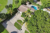 4 BR Beach Home Heated Pool Jacuzzi + Tiki TV Hut Hotels near RM Car Wash movil