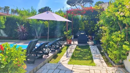 A Casa da Lagoa (Lagoa de Albufeira) - 800 da Praia Отели в г. Сесимбра