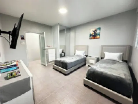 Revolutionary Escape! 3-Bd Lolita Lebron, 4 Mins to Beach with Backup Generator!