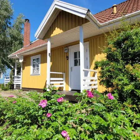Swedish house by the lake in the Müritz National Park Отели в г. Узерин