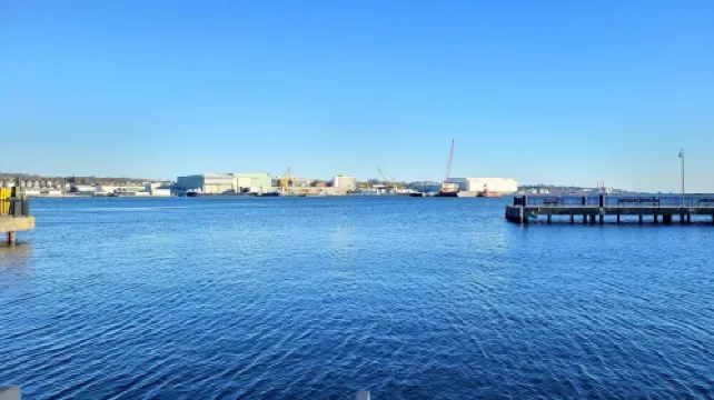 Cozy Upper 2 bedroom apartment >Free Wi-Fi and parking - 2nd floor-private space