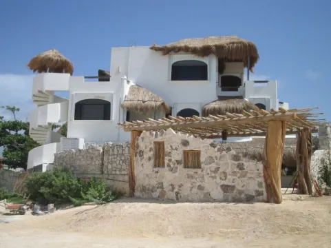 Villa Umakiha, Secluded Beach Villa with Private Pool + Jacuzzi!