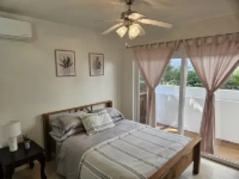 Jungle Beach House, Hidden in the Jungle, Yet Just a 6 Minute Walk to The Beach! Hotels in 