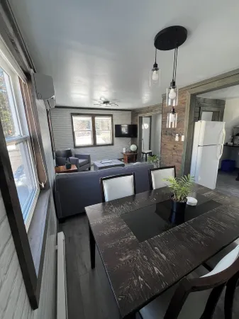 Cozy remodelled house minutes away from hiking trails and Chaleur Bay Отели в г. Батерст