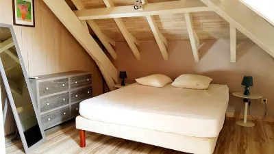 Charming creole villa comfort swimming pool wi fi only 300 m from the beach. Hotel in zona Anse Caritan