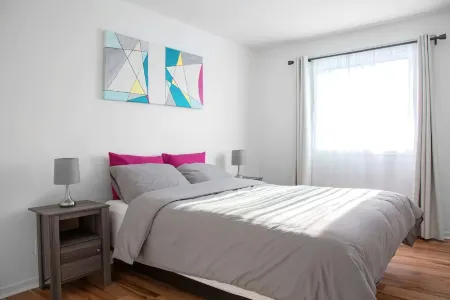 Big & Luxurious, Free Parking, King Size Bed, TV Отели рядом с достопримечательностью «Pi-o Centre d'Amusement»