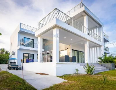 Caribbean Vacation home -EverBlue Villa is our beautiful dream beach home 住宿飯店