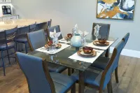 SRS  Sunrise Suite ~ Private 2 King Apartment with Parking