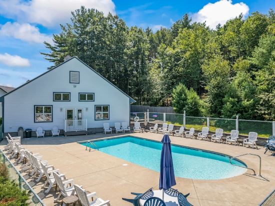 Lovely 1br Condo with indoor outdoor pool walkable to Perkins Cove and town!