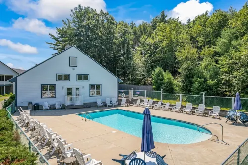 Lovely 1br Condo with indoor outdoor pool walkable to Perkins Cove and town!