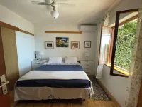 Cozy House: first-row beach, hottub, AC, gasgrill, hearth, W/D, gardens, prkng Hoteles en Gradac