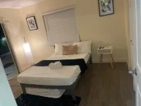 Cozy, retreat w/ outdoor bar. 10 mins from the beach. 12 mins from downtown Hotels in der Nähe von Mounts Botanical Garden