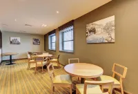 Premier Inn Horsham Town Centre Hotels near Horsham, adj Railway Station