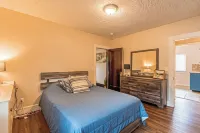 Mountain Views Newly Renovated Home