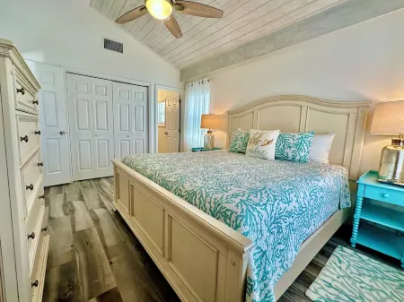 Gorgeous Beach Front Ocean Villa 906