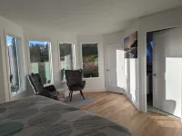 Beautiful beachfront Villa on 80 acres of farmland! Hotels in Sooke