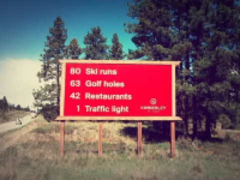 Cozy Mountainside Chalet in Kimberley 金伯利酒店