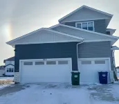 Eclectic Palace : Cozy 2 Bedroom basement Suite  호텔