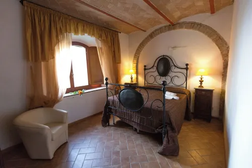 Farmhouse in Tuscany - Trilo 4/6 p. swimming pool wifi garden parking restaurant