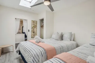 Beach Bungalow, Free Parking, 2 blocks to the beach Hotels in Ocean Beach