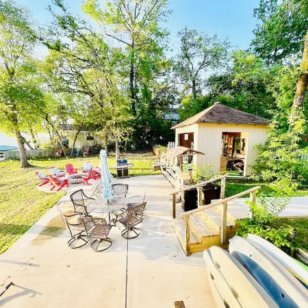 Cozy waterfront Lakehouse with a nice view of Callender lake  near Canton  TX!