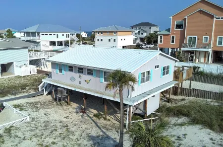 Affordable 2 Bed, 1.5 Bath Beach Views. Hot Tub, Pet Friendly, Fenced Back Yard.