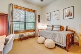 Lake Travis Views! Hollows Cabin, Pools, Sleeps 10