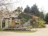 The Aylesbury Cottage - Part of the Hinton Grange Collection Отели в г. 