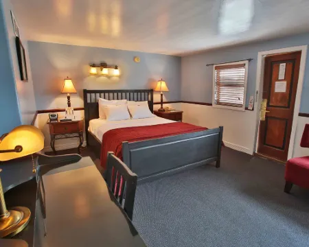 Delta King Hotel Hotels near Raley Field
