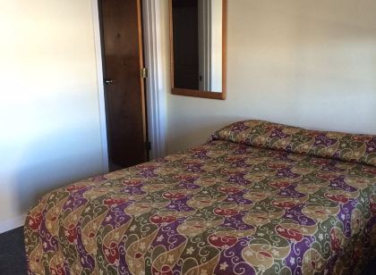Colonial Motel