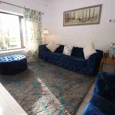 Holly's Hideaway Rooms
